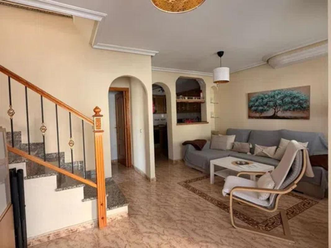 Venta de chalet adosado en  Calle los Pirineos , Orihuela photo 5