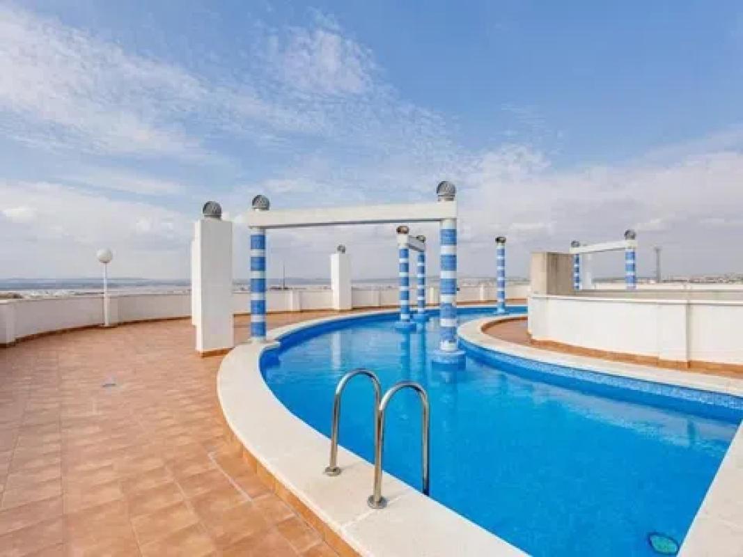Sprzedaż mieszkania w Calle Caritas, Torrevieja
photo 1