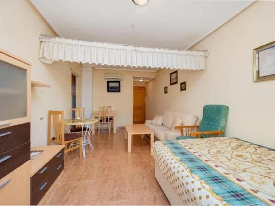 Sprzedaż mieszkania w Calle Caritas, Torrevieja
photo 3