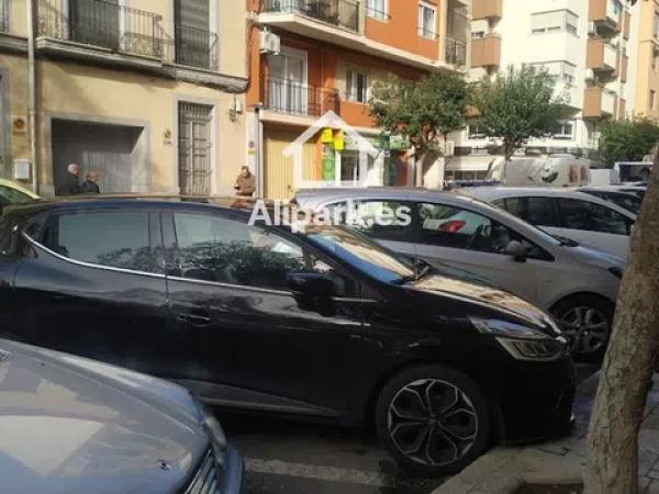 Chalet independiente en venta en Calle Alberola, Alicante / Alacant
photo 1