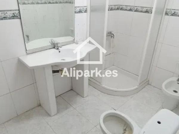 Chalet independiente en venta en Calle Santa Teresa, Alicante / Alacant
photo 1