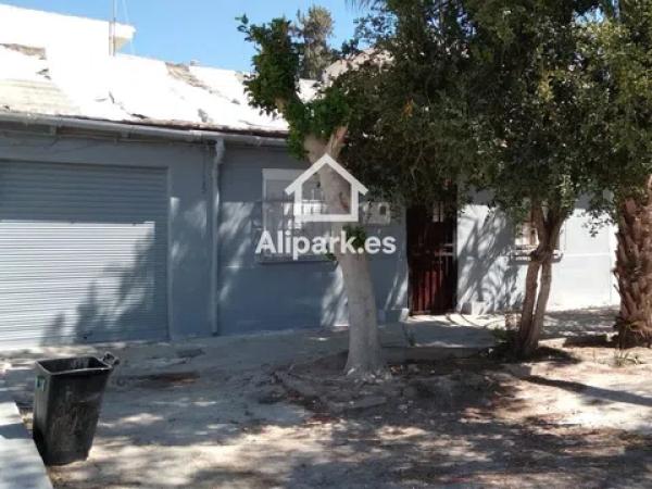 Chalet independiente en venta en Calle Santa Teresa, Alicante / Alacant
thumbnail 2