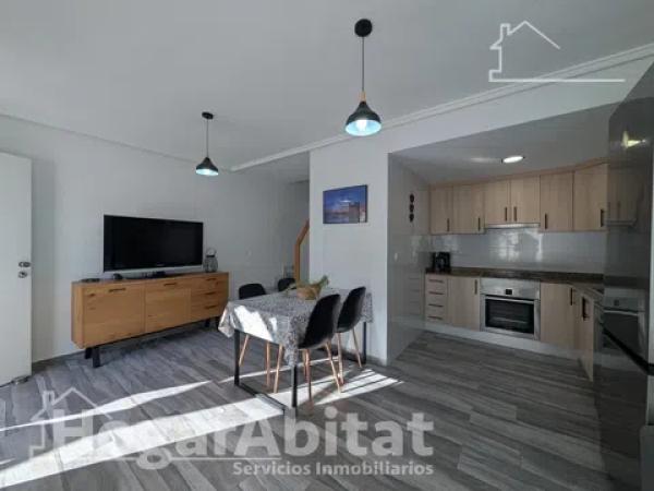 Chalet adosado en calle Biar thumbnail 1