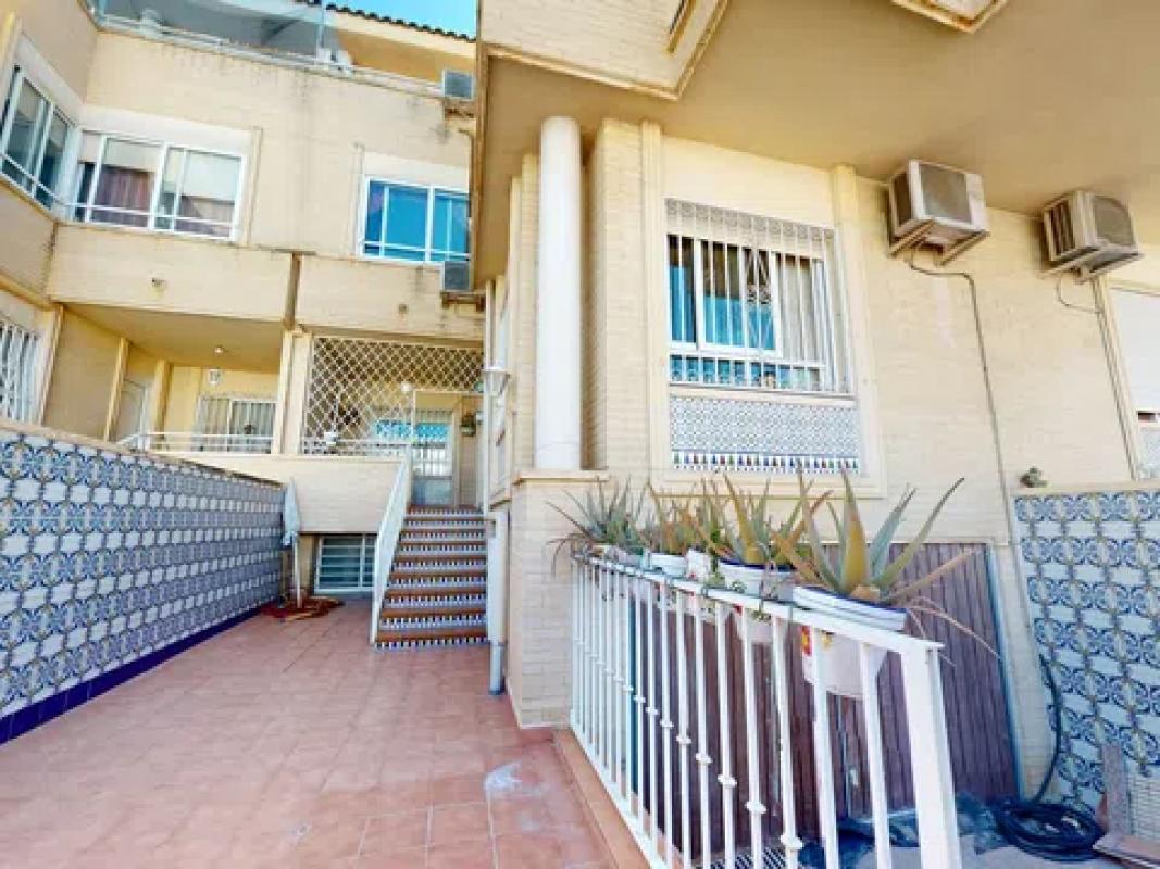 Продажа таунхауса в Calle Medico Antonio Porpeta Clerigo , Эльда photo 2
