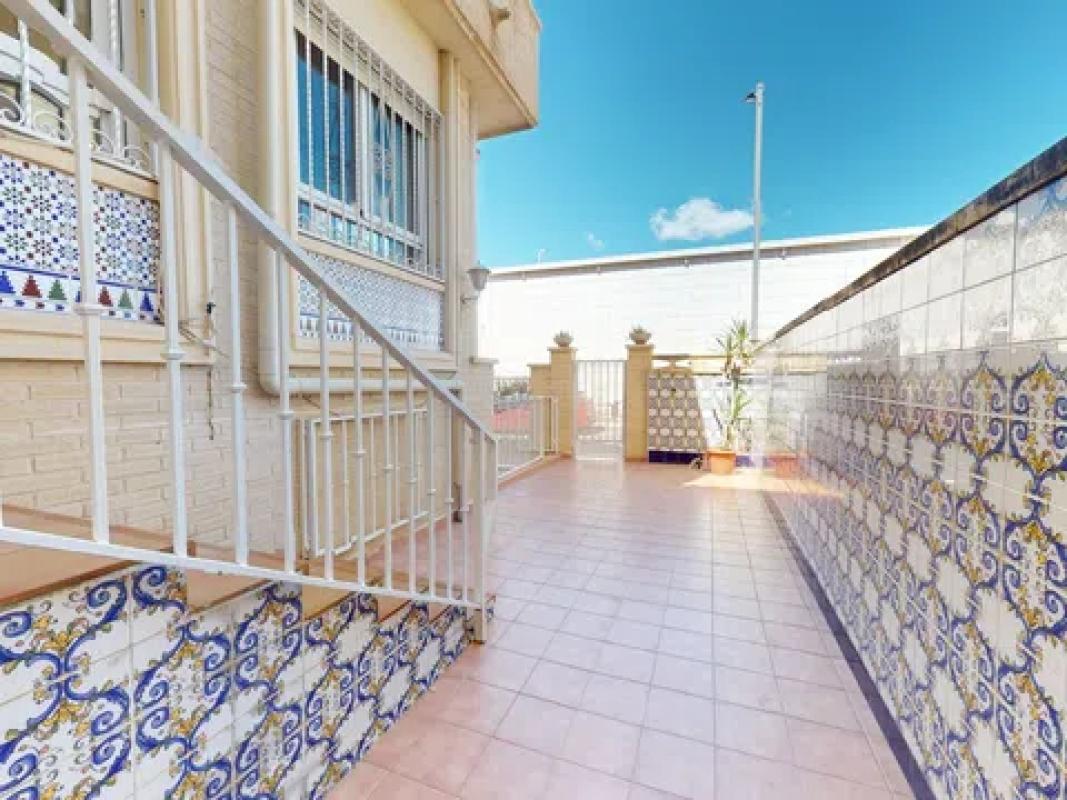 Продажа таунхауса в Calle Medico Antonio Porpeta Clerigo , Эльда photo 3