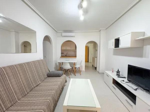 Sale of flat in Calle Urbano Arregui, Torrevieja
 photo 1
