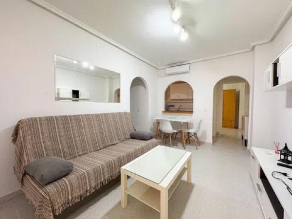 Sale of flat in Calle Urbano Arregui, Torrevieja
 photo 2