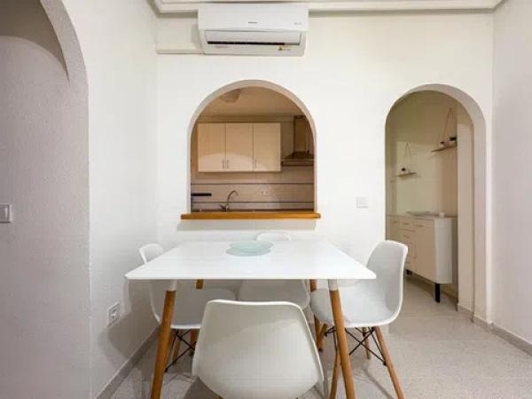 Sale of flat in Calle Urbano Arregui, Torrevieja
 photo 3