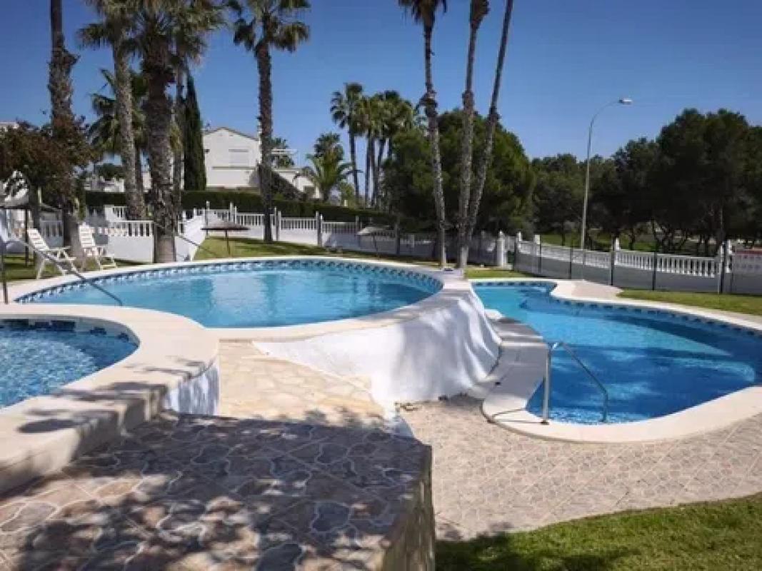 Venta de chalet independiente en Calle Canal de La Mancha, 50, Orihuela
photo 1