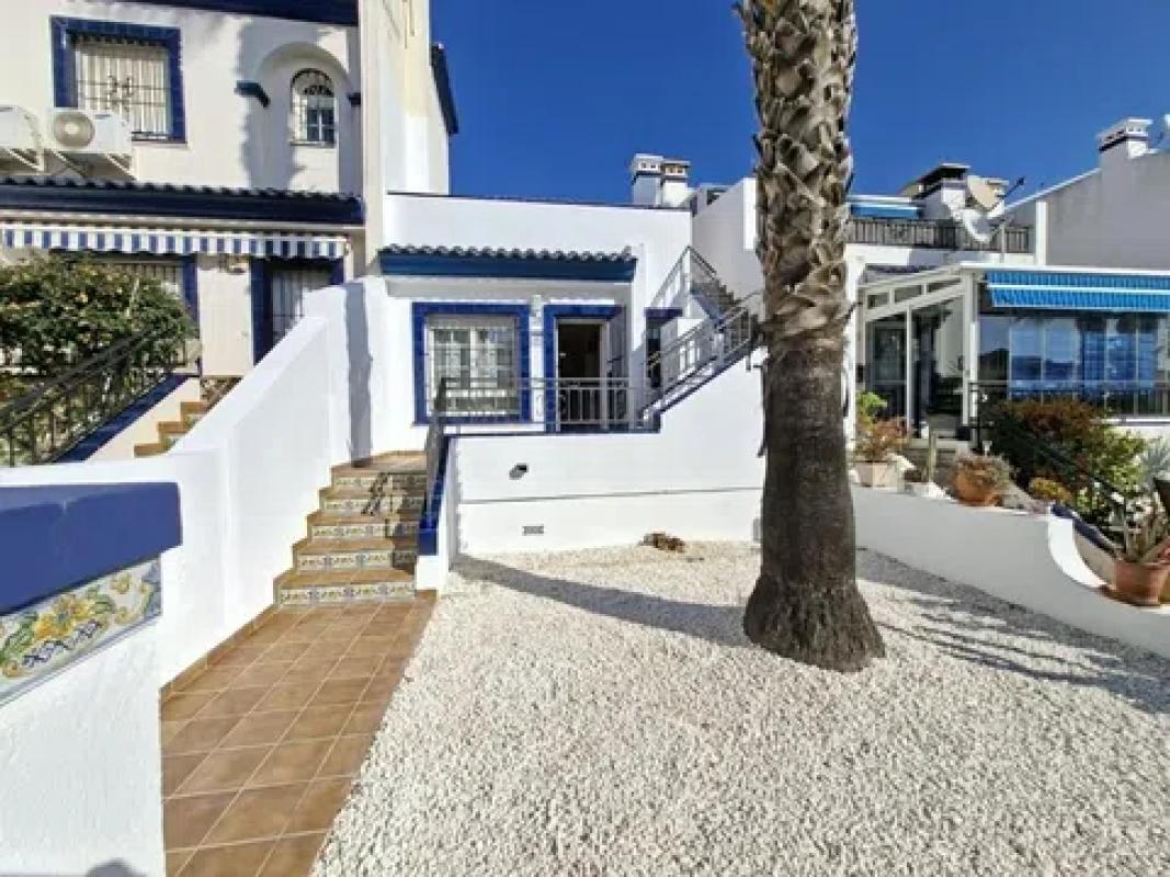 Venta de chalet independiente en Calle Canal de La Mancha, 50, Orihuela
photo 2