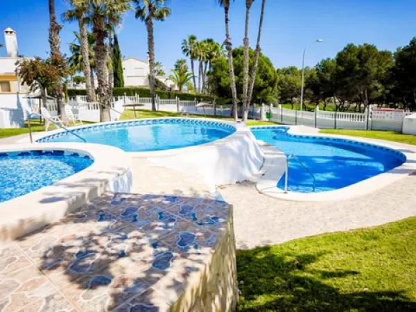 Chalet adosado en calle Canal de La Mancha s/n photo 1