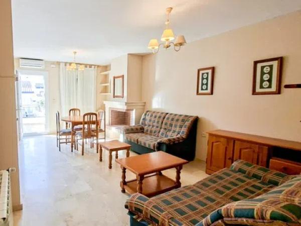 Chalet adosado en calle Canal de La Mancha s/n photo 4