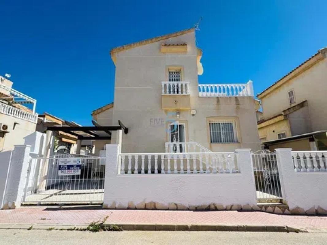 Venta de chalet independiente en Barrio Centro de la Ciudad Quesada, Rojales
photo 1