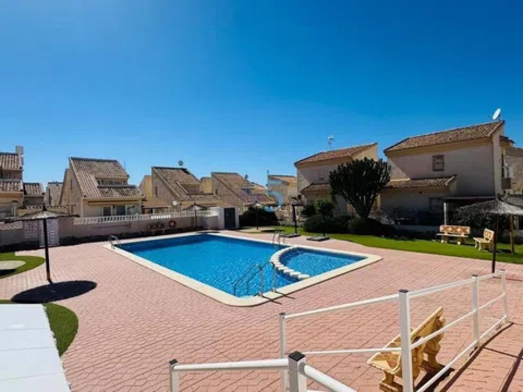 Venta de chalet independiente en Barrio Centro de la Ciudad Quesada, Rojales
photo 2
