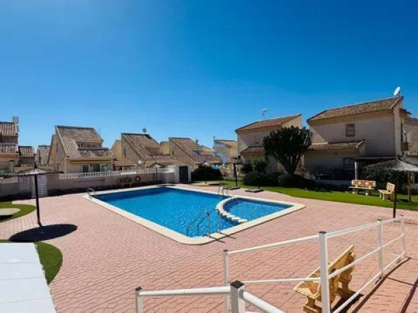 Chalet independiente en venta en Barrio Centro de la Ciudad Quesada, Rojales
thumbnail 1