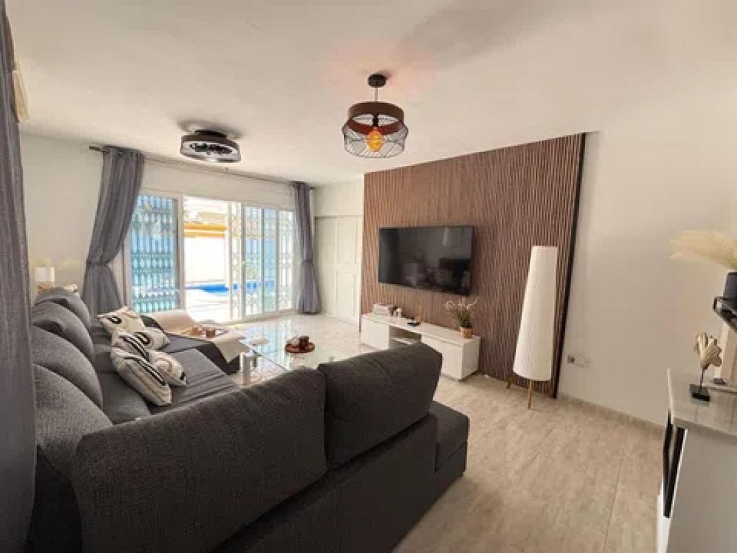Sale of independent chalet in Urbanización Vmartin Fort IV, Orihuela
photo 3
