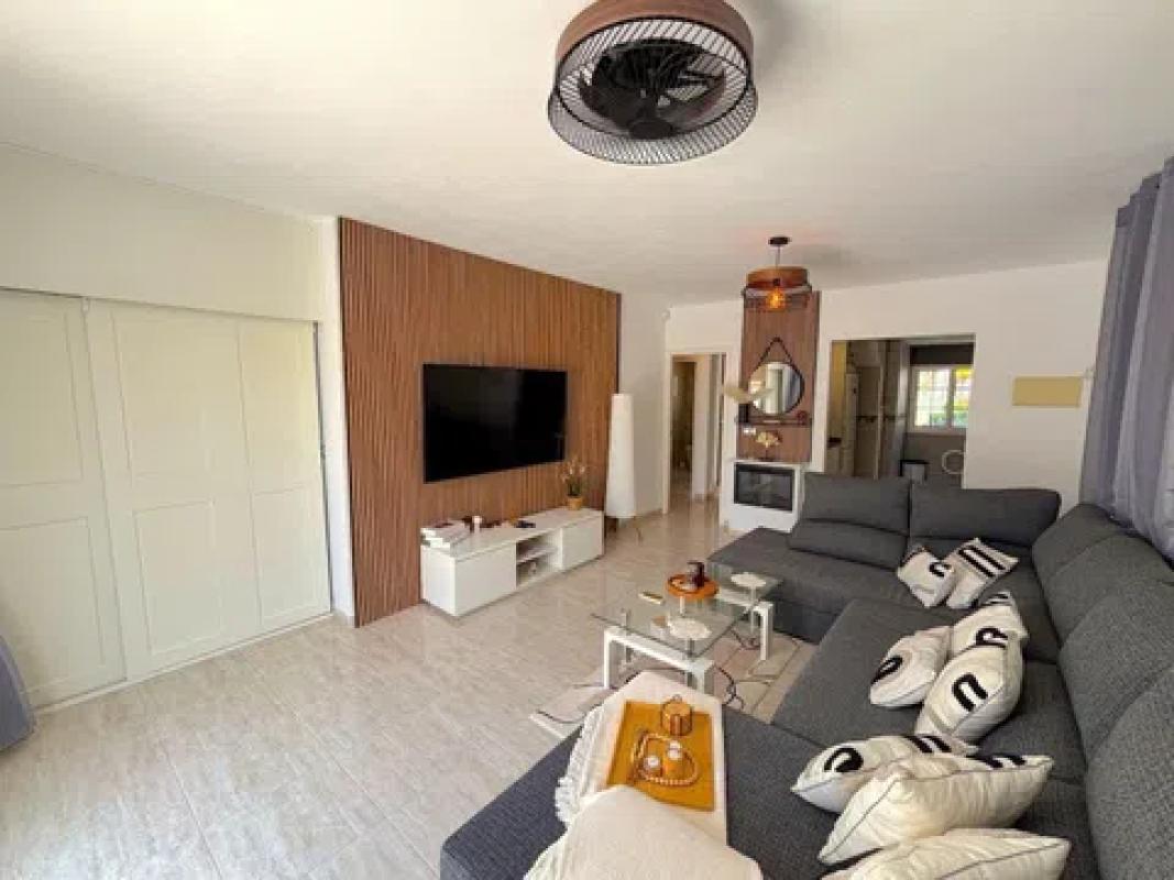 Sale of independent chalet in Urbanización Vmartin Fort IV, Orihuela
photo 4