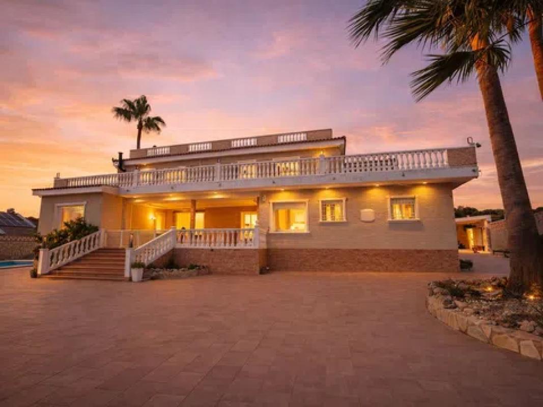 Venta de chalet independiente en DR SEVERO OCHOA, Benidorm
photo 1