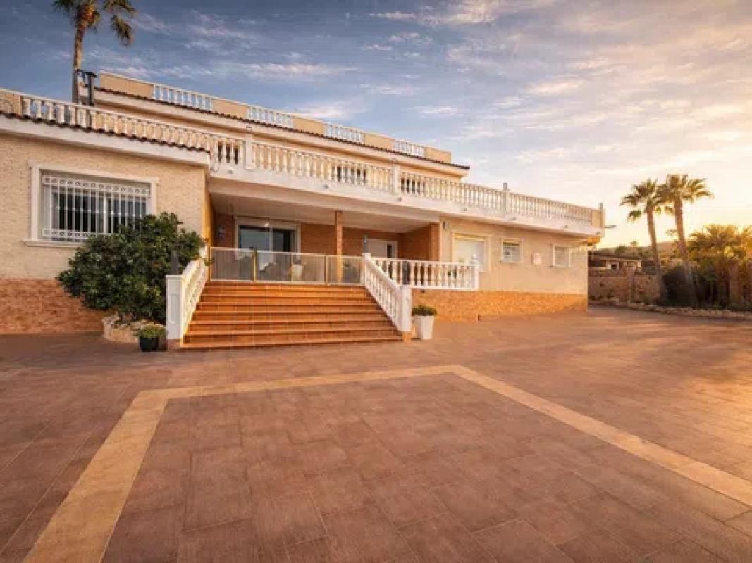 Venta de chalet independiente en DR SEVERO OCHOA, Benidorm
photo 2