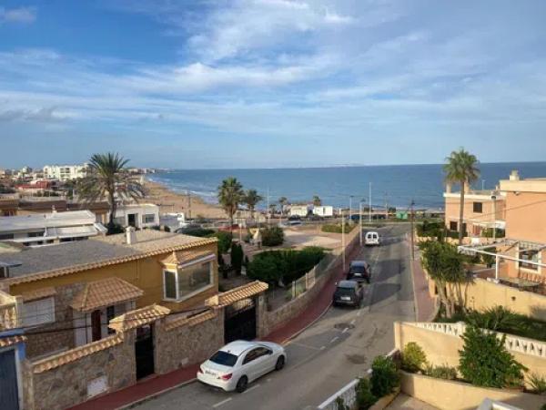 Chalet adosado en calle Ciudad Real thumbnail 2