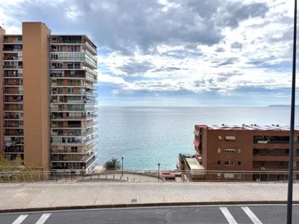 Sale of flat in Avenida de Villajoyosa, Alicante
 photo 4