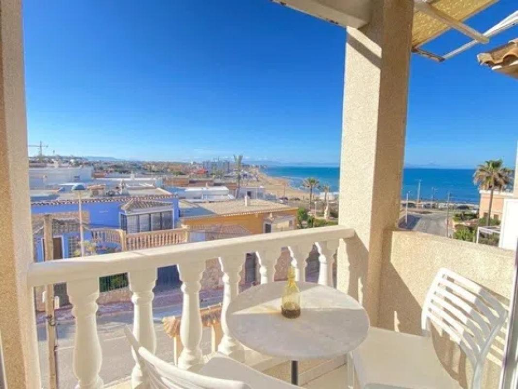 Sale of townhouse in Calle Zaragoza , Torrevieja photo 1