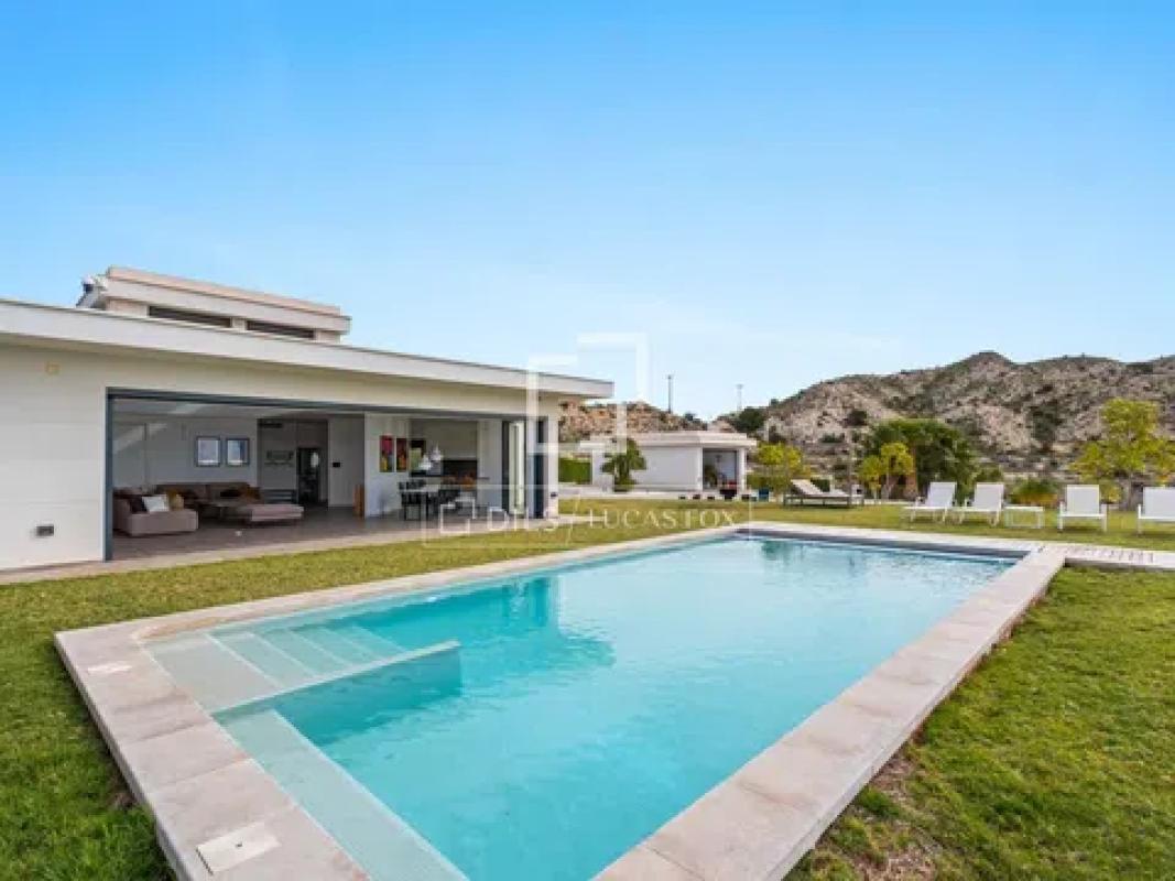 Venta de chalet independiente en Calle de la Vivianita, Mutxamel
photo 2