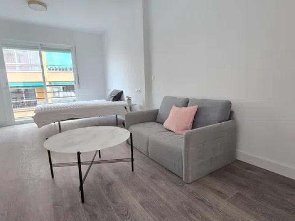Studio for sale on Calle Diego de Vergara, Málaga photo 1