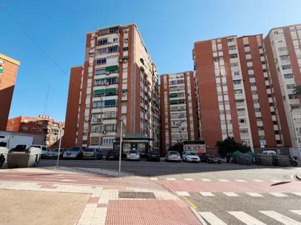 Продажа квартиры на Calle Nuestra Señora de los Clarines, 6, Малага
photo 1