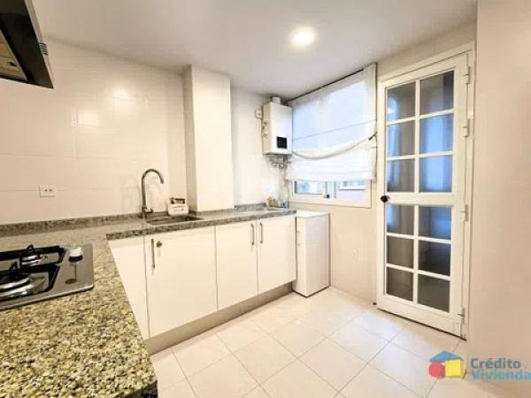 Venta de piso en Barrio Victoria Eugenia, Málaga
 photo 1