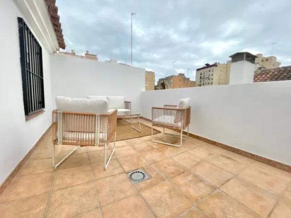 Duplex en venta en Barrio Victoria Eugenia, Málaga photo 2
