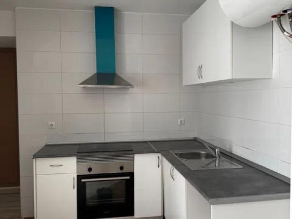 Venta de piso en Barrio Victoria Eugenia, Málaga
 photo 1