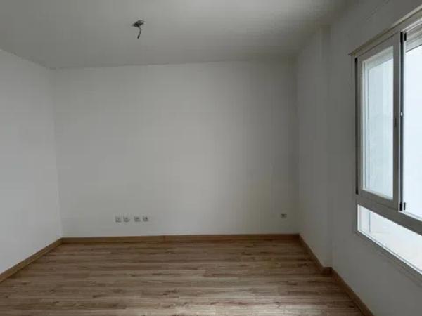 Venta de piso en Barrio Victoria Eugenia, Málaga
 photo 3