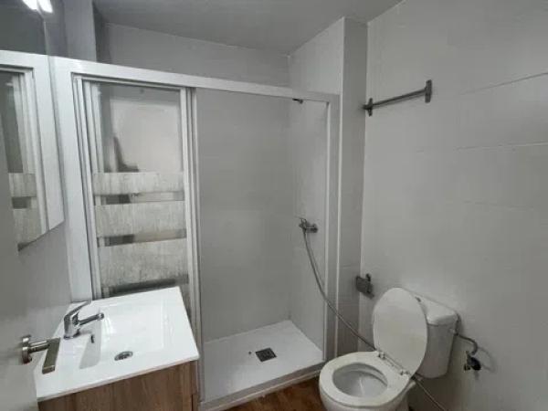 Venta de piso en Barrio Victoria Eugenia, Málaga
 photo 1