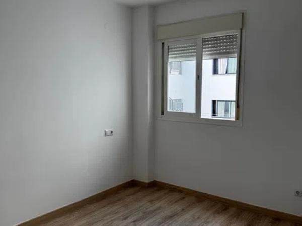 Venta de piso en Barrio Victoria Eugenia, Málaga
 photo 2