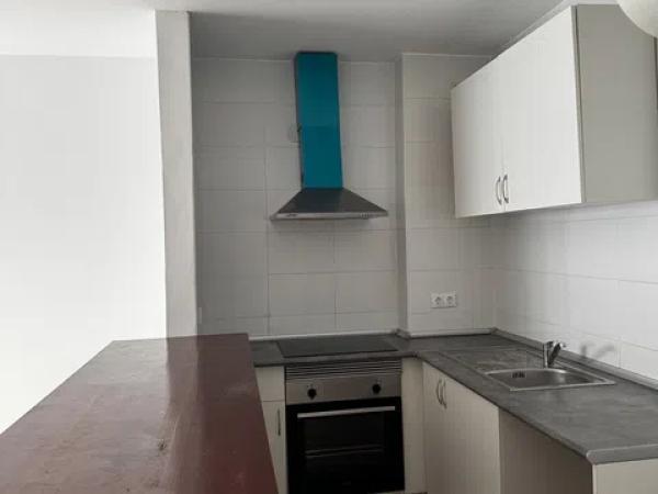 Venta de piso en Barrio Victoria Eugenia, Málaga
 photo 1