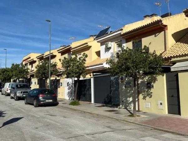 Chalet adosado en calle Oslo photo 1