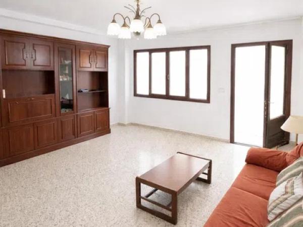 Продажа квартиры на Calle Jucar s/n, Малага
photo 1