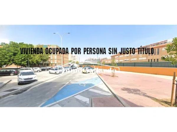 Продажа квартиры на Plaza César Álvarez Dumont, Малага
photo 1