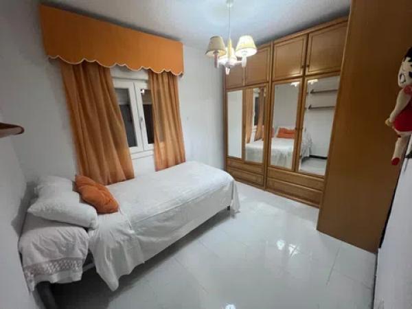 Venta de piso en Barrio Vistafranca, Málaga
thumbnail 2