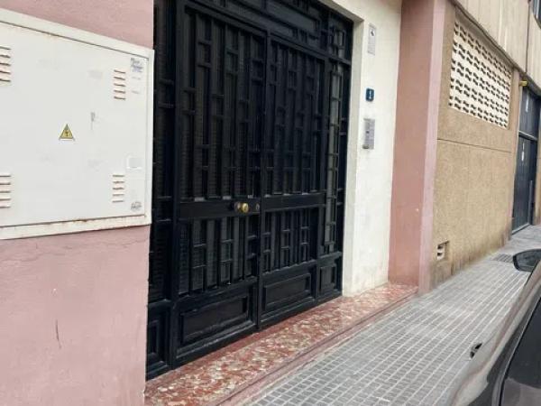 Venta de piso en Calle benahavis, 1, Málaga
thumbnail 1