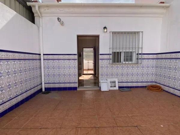Chalet adosado en calle Altamira photo 2