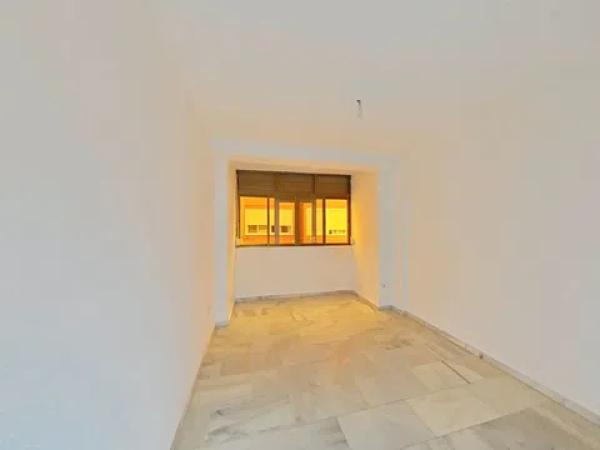 Venta de piso en Barrio Pacífico, Málaga
thumbnail 1