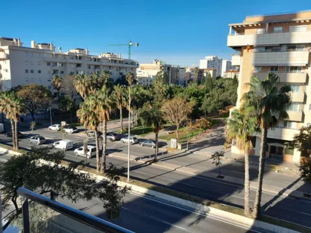 Venta de piso en Calle Pacífico, Málaga
photo 1