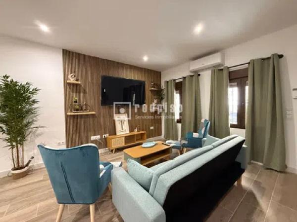 Chalet adosado en calle Infantes photo 4