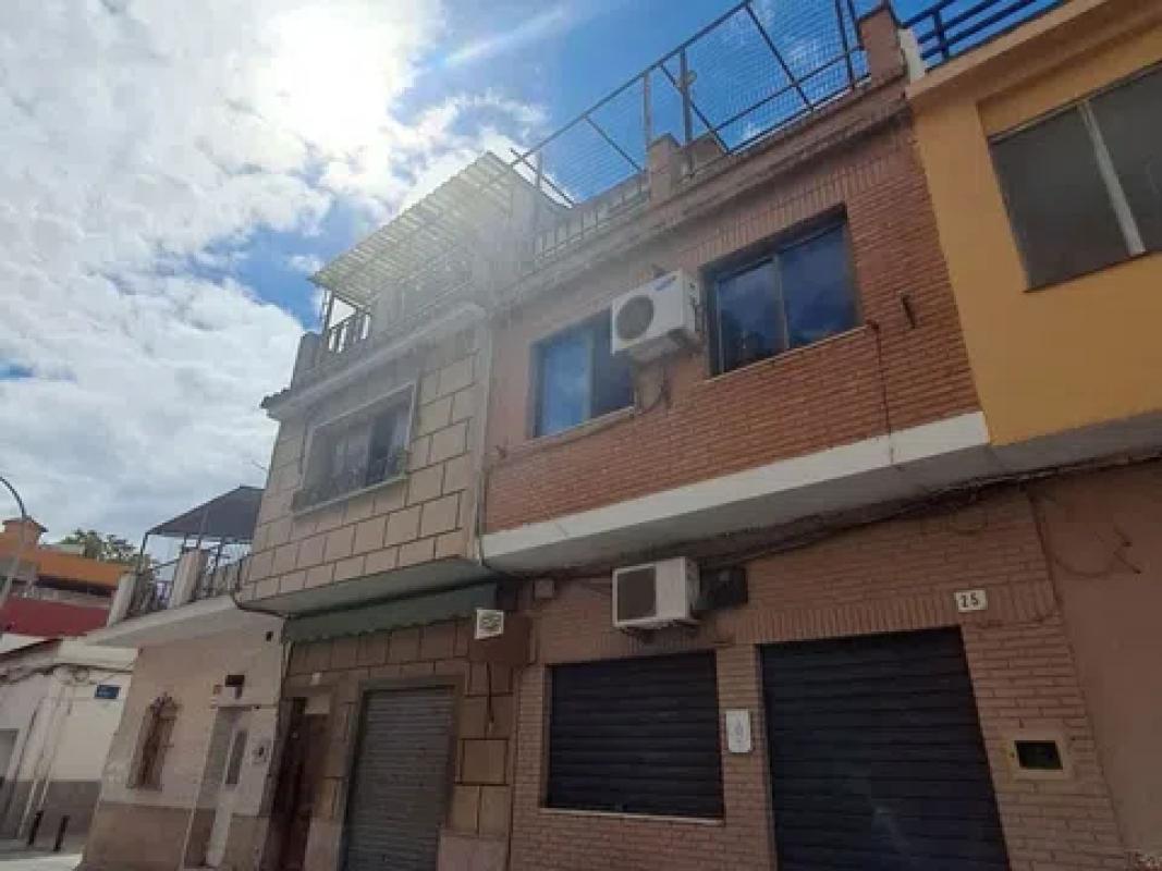 Sprzedaż niezależnego domku jednorodzinnego w Calle Garcerán, 25, Málaga photo 4