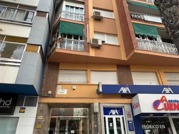 Venta de piso en Barrio La Trinidad, Málaga
photo 1