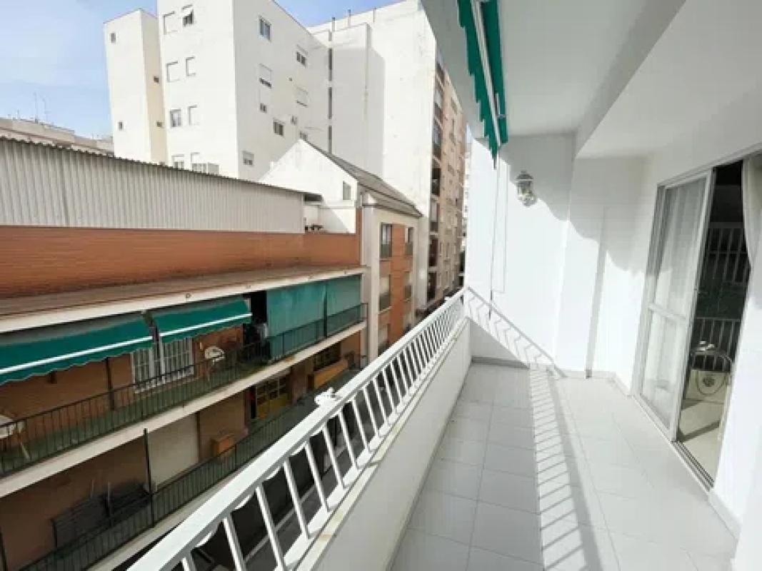 Sale of apartment in Barrio La Trinidad, Málaga
 photo 2