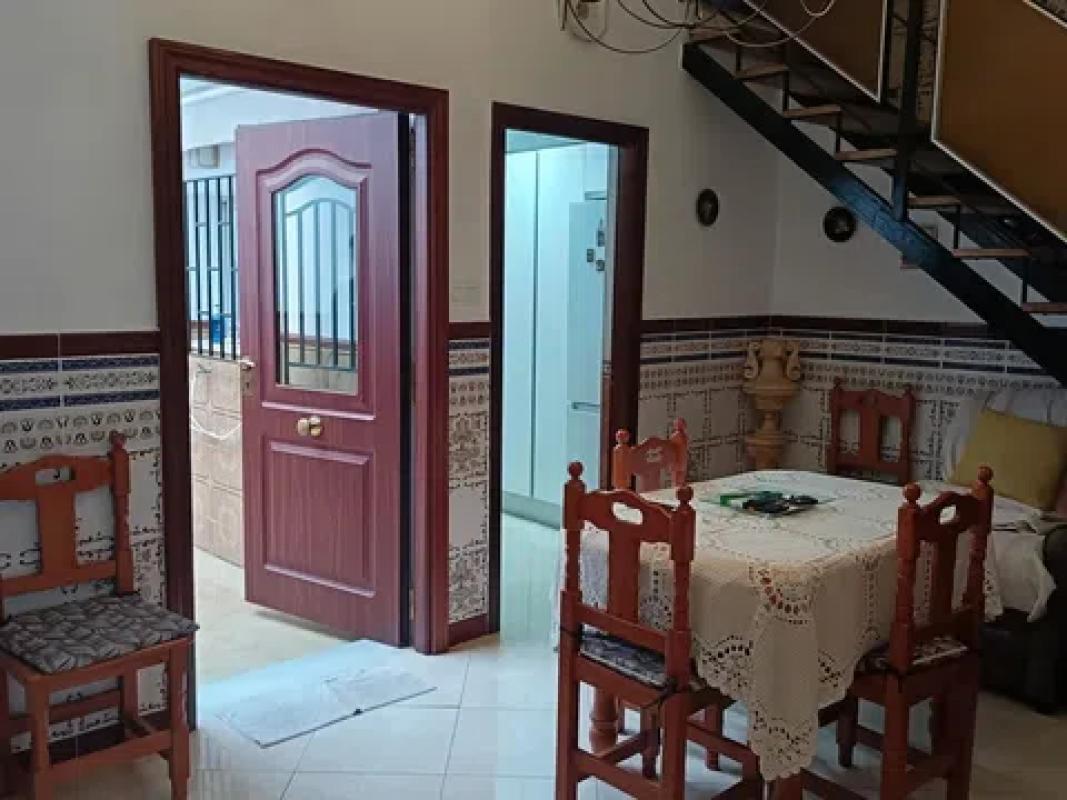 Sprzedaż szeregowego domku w  Barrio La Trinidad , Málaga photo 2