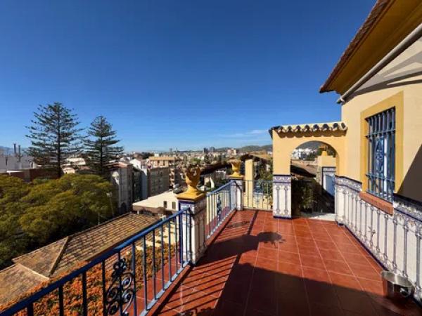 Casa independiente en calle Subida al Monte Victoria thumbnail 2